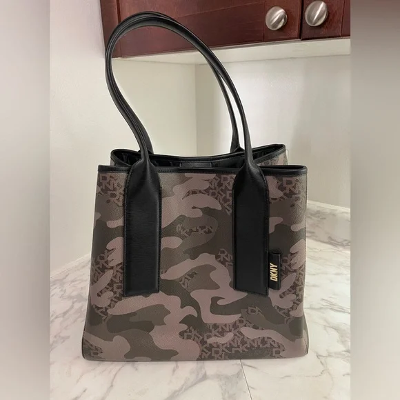 DKNY ARMY CAMO TOTE BAG - Picture 3 of 14